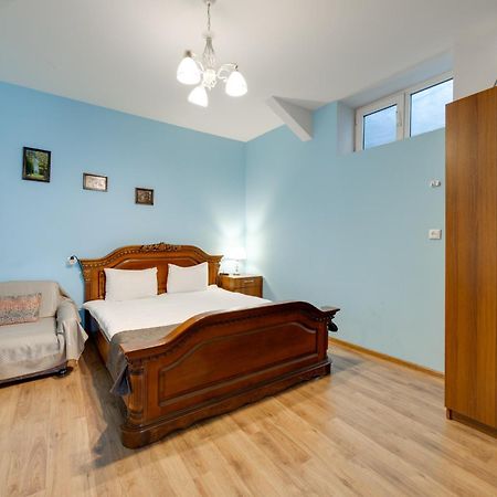 Rustaveli Two Bedroom Apartment With 5 Star Location 트빌리시 외부 사진