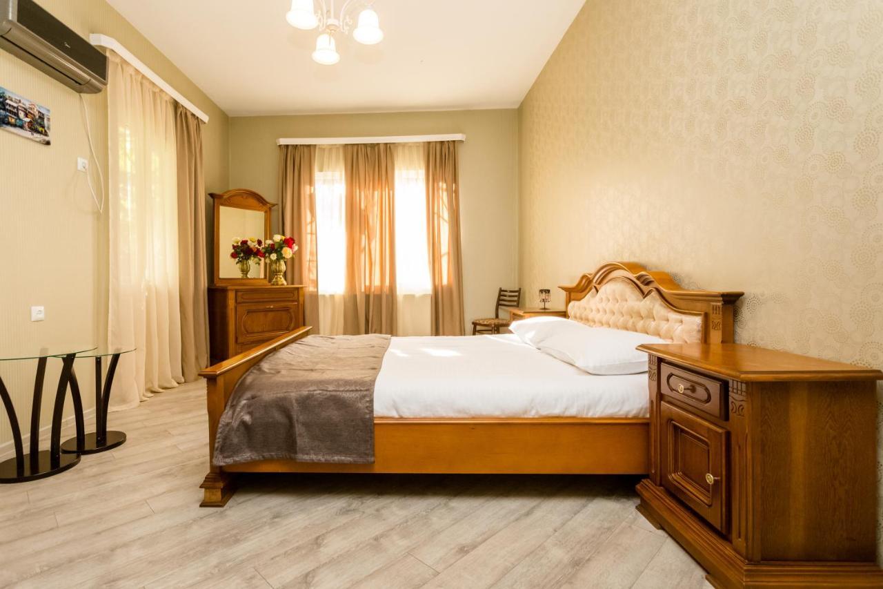 Rustaveli Two Bedroom Apartment With 5 Star Location 트빌리시 외부 사진