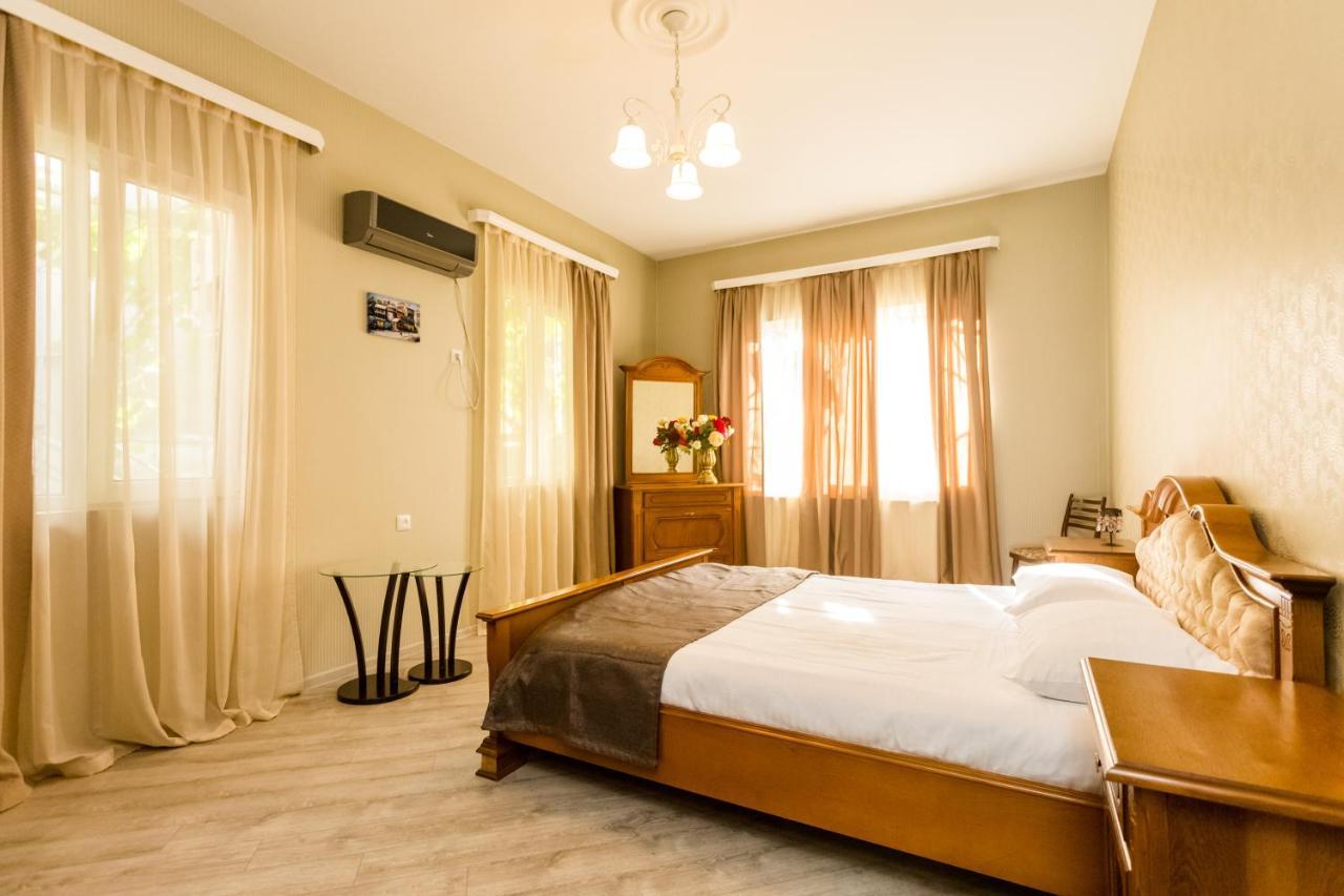 Rustaveli Two Bedroom Apartment With 5 Star Location 트빌리시 외부 사진