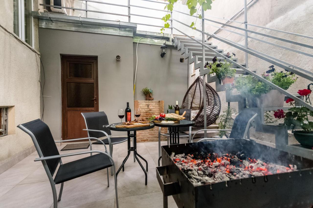 Rustaveli Two Bedroom Apartment With 5 Star Location 트빌리시 외부 사진