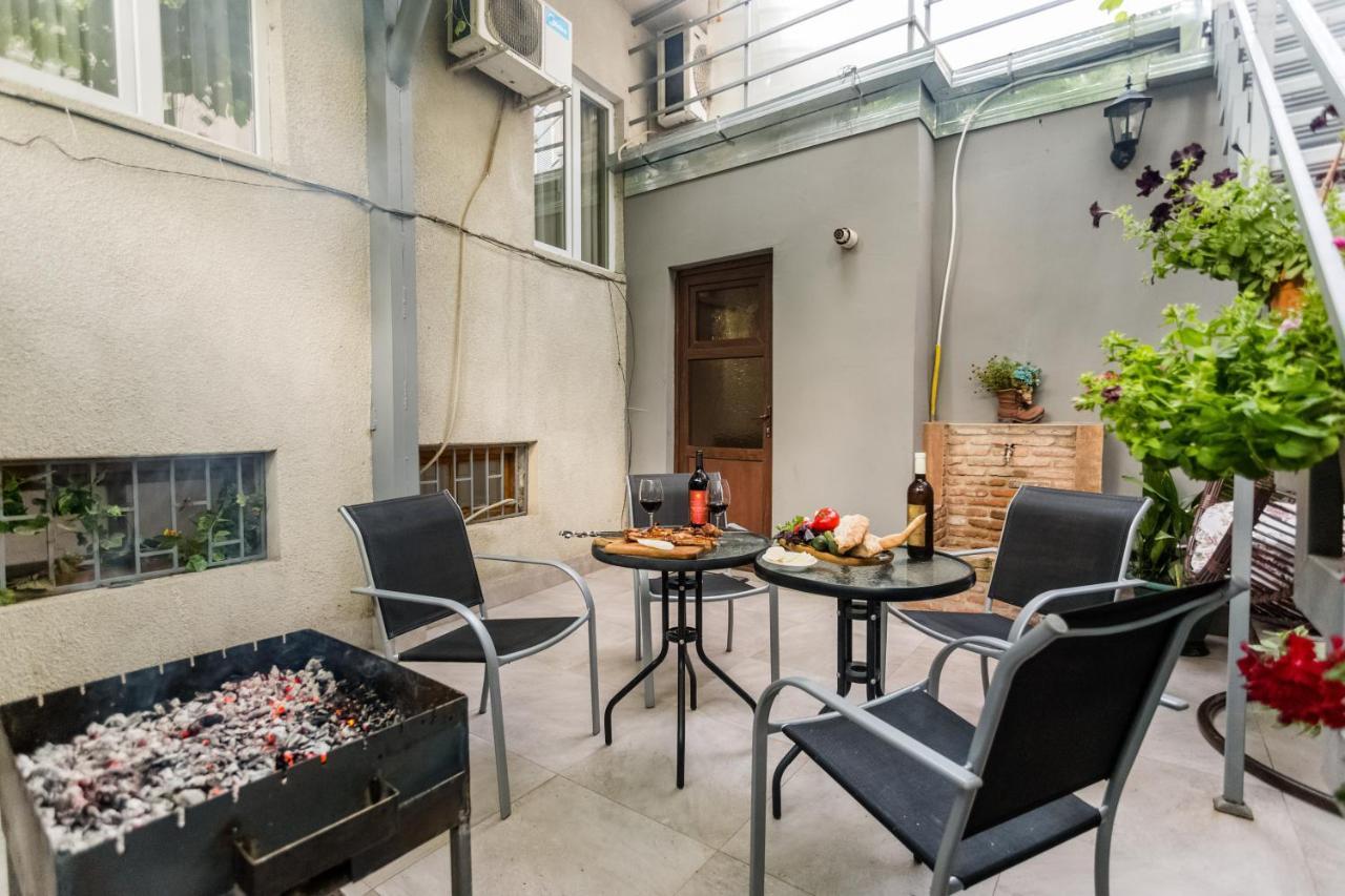 Rustaveli Two Bedroom Apartment With 5 Star Location 트빌리시 외부 사진