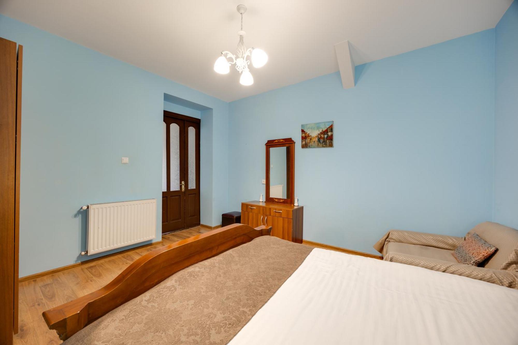 Rustaveli Two Bedroom Apartment With 5 Star Location 트빌리시 외부 사진